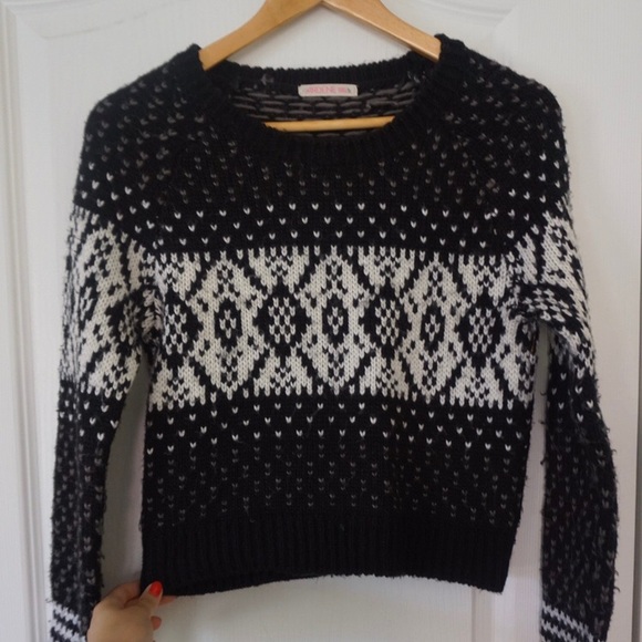 BLACK AND WHITE HOLIDAY THEMED SWEATER - Picture 3 of 7